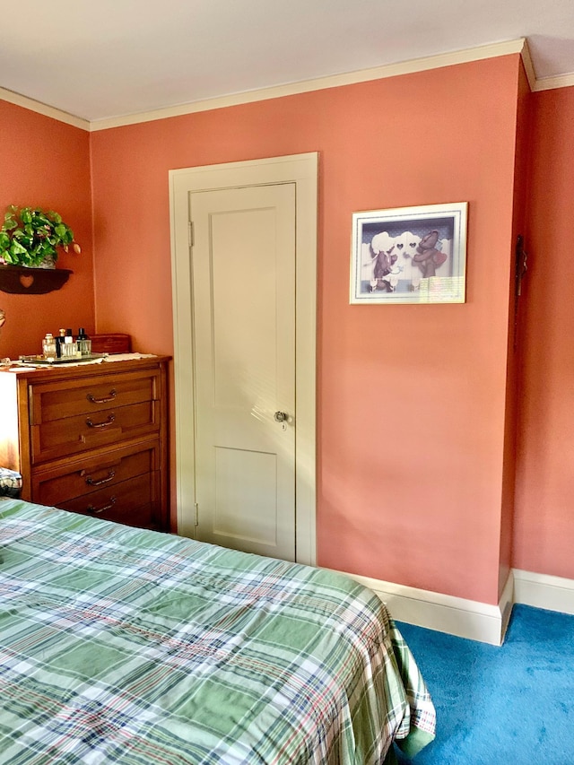 bedroom featuring crown molding and carpet floors