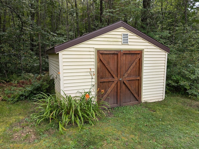 view of outbuilding with a yard