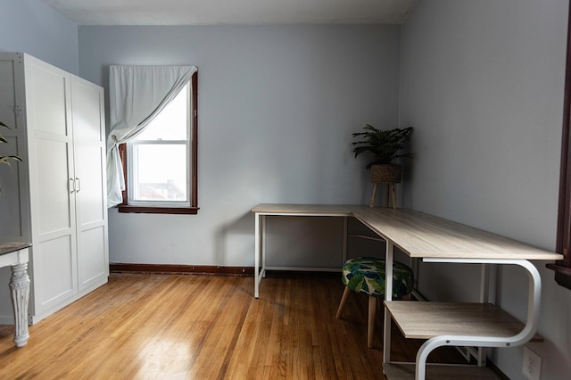 office area featuring light wood-style flooring and baseboards