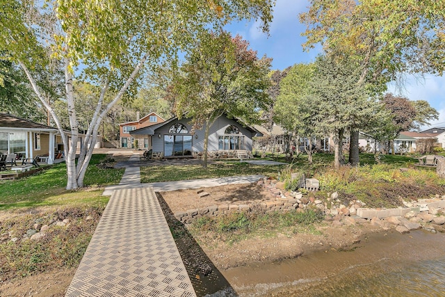 view of front of house with a front yard