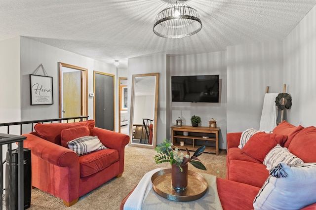 living room featuring carpet flooring, a notable chandelier, and a textured ceiling