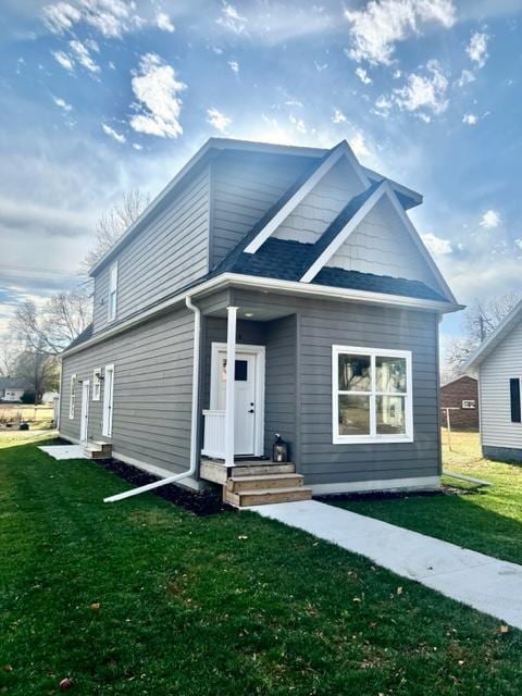 view of front of house with a front lawn