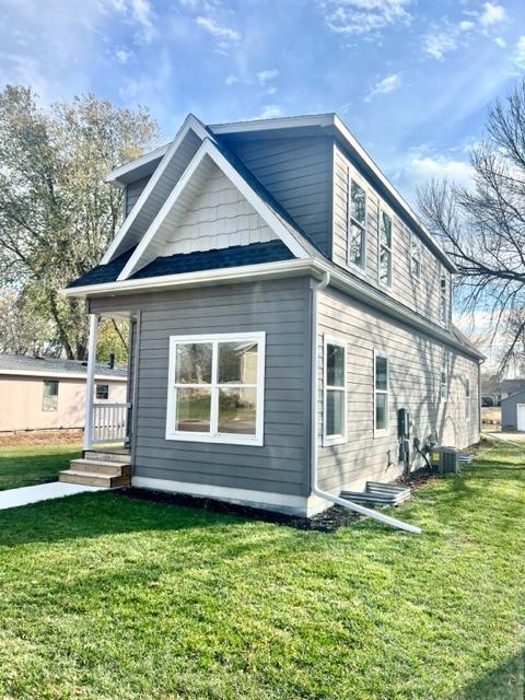 516 Elm St, Redwood Falls, MN 56283 - rear view of house with a lawn