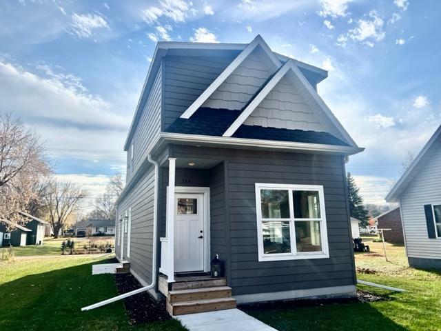 view of front of home with a front lawn