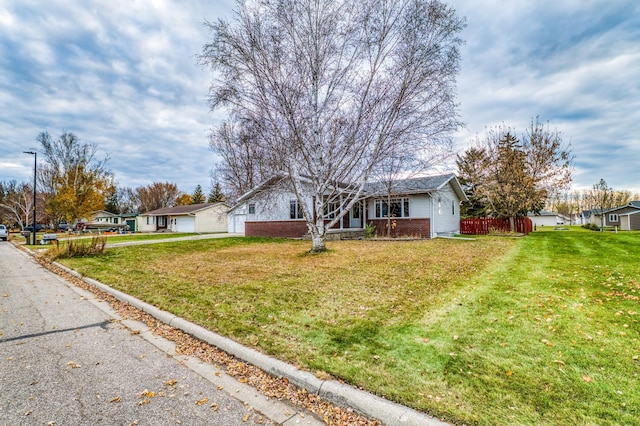 view of front of home featuring a front yard