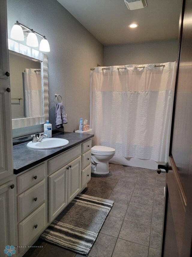 full bathroom featuring shower / tub combo, vanity, and toilet