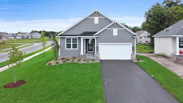 view of front of home featuring a front yard