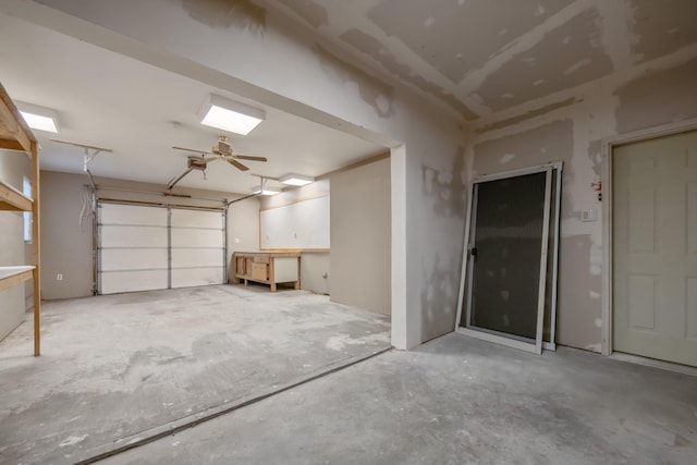 garage featuring ceiling fan