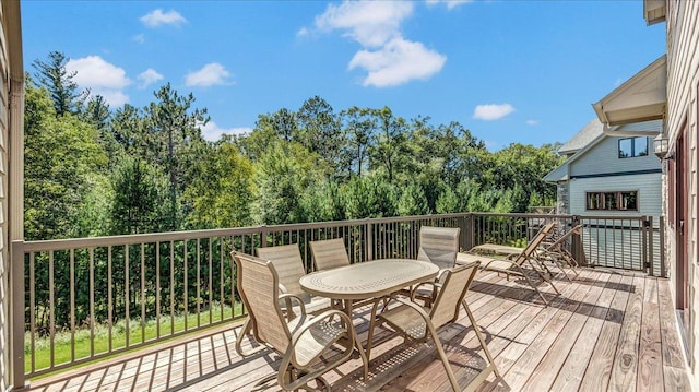 deck featuring outdoor dining space