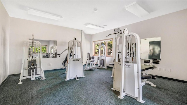 exercise room featuring baseboards