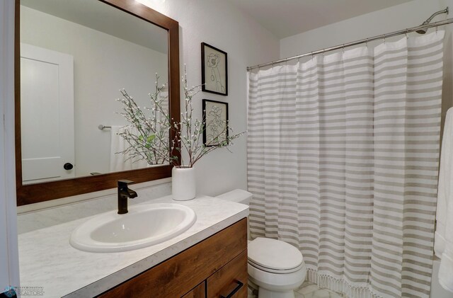 bathroom featuring toilet, a shower with curtain, and vanity