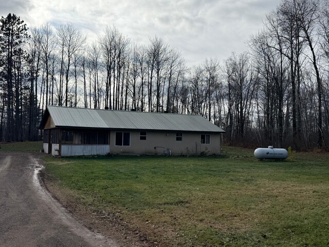 view of front of house featuring a front yard