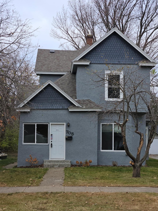 view of front facade with a front lawn