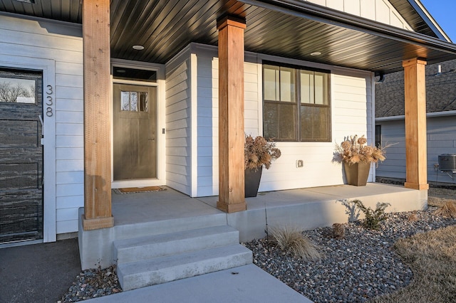 entrance to property featuring covered porch