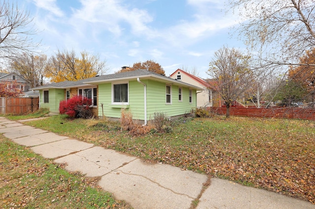 view of front of home with a front lawn