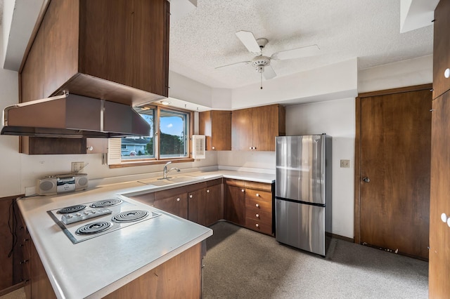 kitchen with premium range hood, appliances with stainless steel finishes, a textured ceiling, sink, and kitchen peninsula