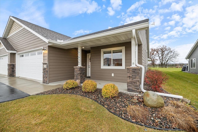 view of front of house featuring a garage and a front yard