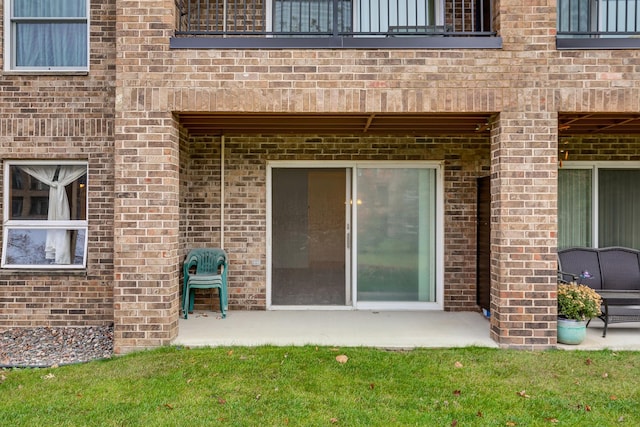 property entrance with a patio and a yard