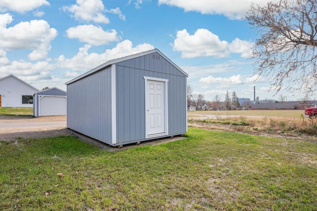 view of outdoor structure featuring a yard