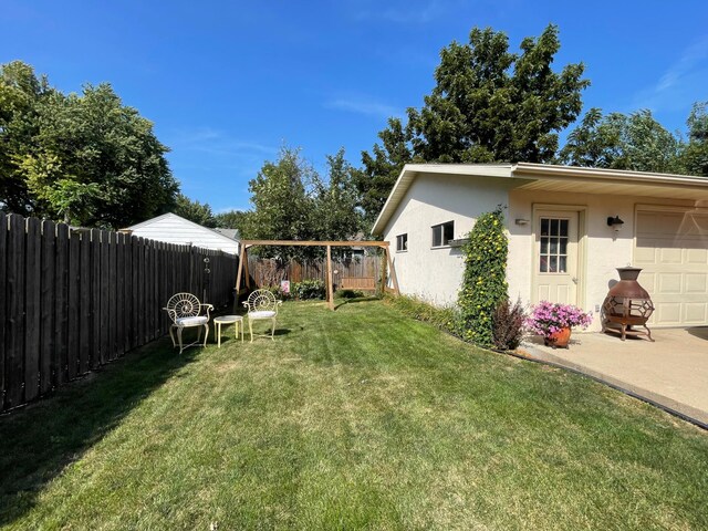 view of yard featuring a garage