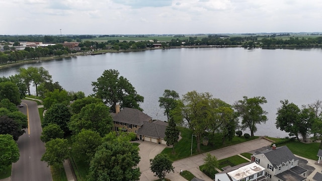 607 Lake Ave, Worthington, MN 56187 - drone / aerial view of a large body of water