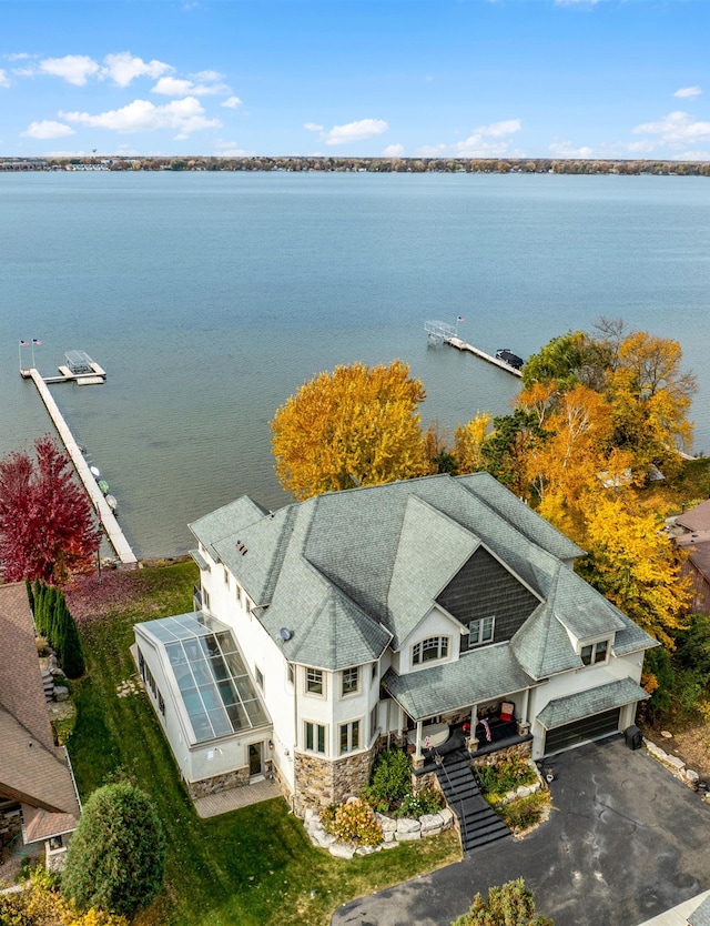 bird's eye view with a water view