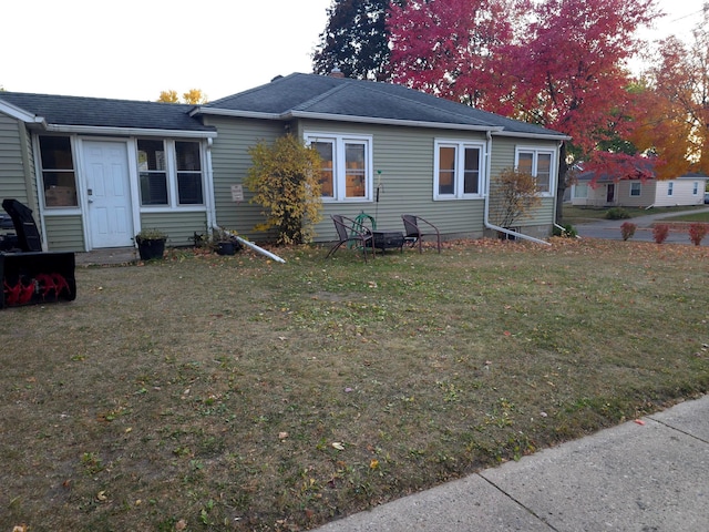 view of front of property with a front yard