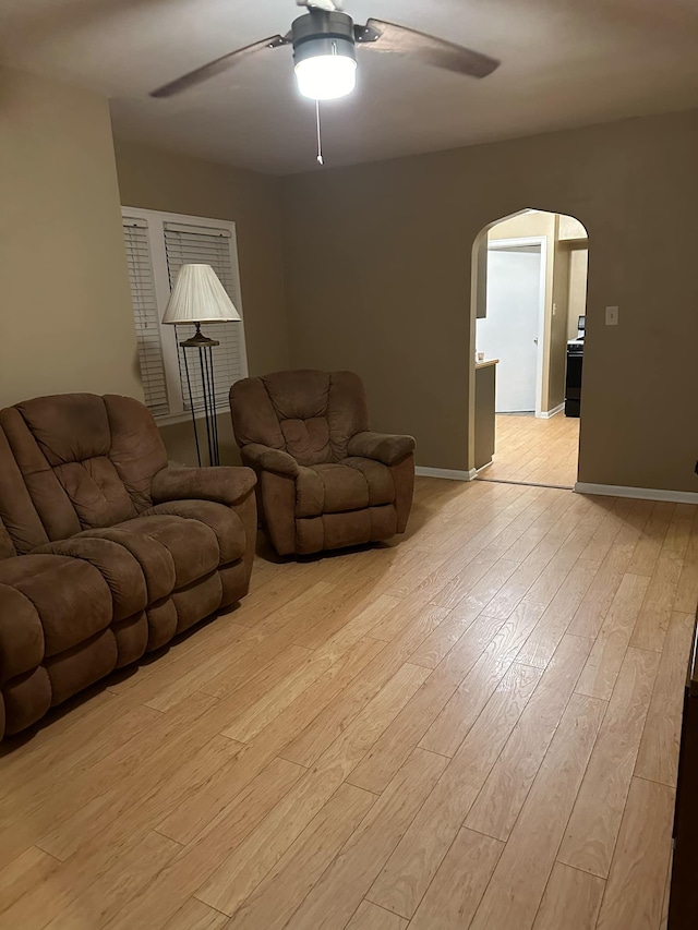 living room featuring light hardwood / wood-style flooring and ceiling fan