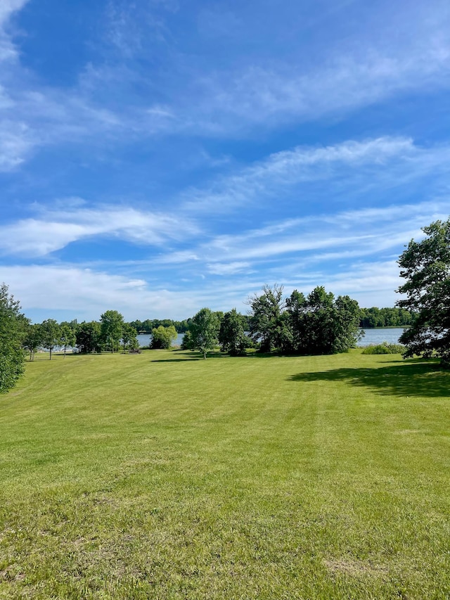 view of yard featuring a water view