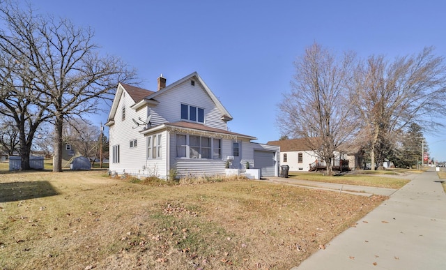 view of front facade featuring a garage and a front yard