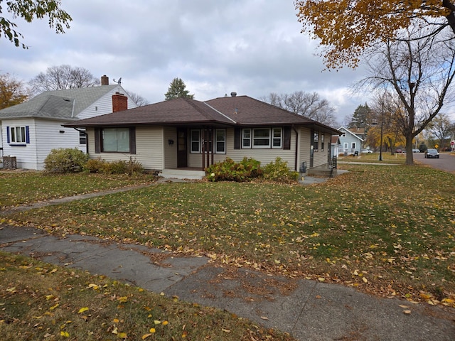 view of front of house featuring a front yard