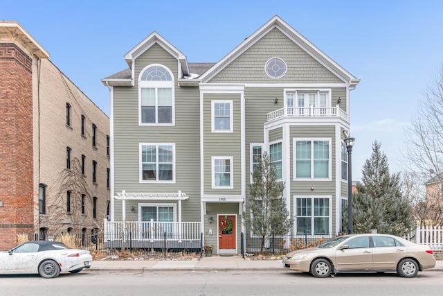 view of front of home featuring a balcony