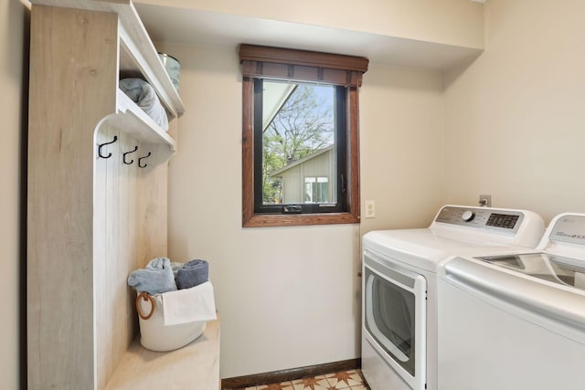 laundry area with laundry area, baseboards, and washing machine and clothes dryer