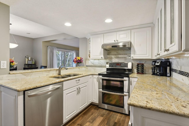 kitchen featuring stainless steel appliances, sink, white cabinets, and kitchen peninsula