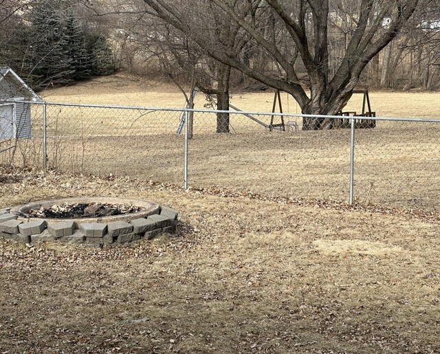 view of yard featuring an outdoor fire pit