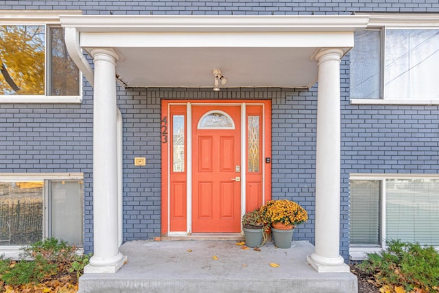 property entrance with covered porch