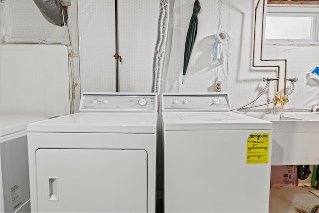 laundry room featuring sink and independent washer and dryer