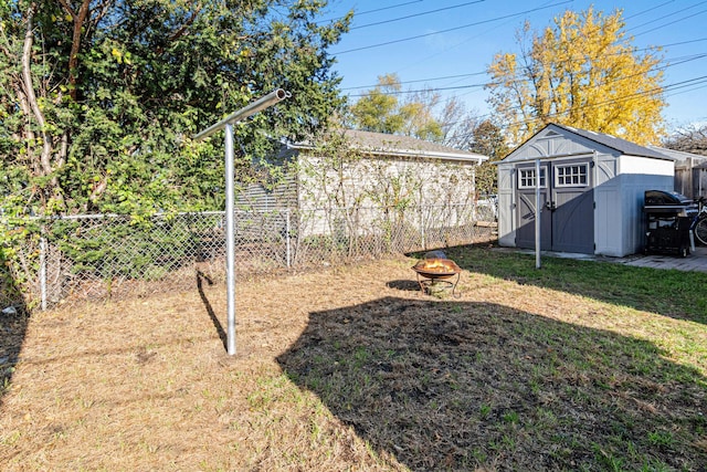 view of yard featuring a storage shed