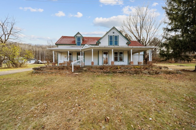 country-style home featuring a porch and a front lawn