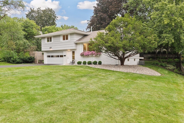 view of front facade featuring a front yard and a garage