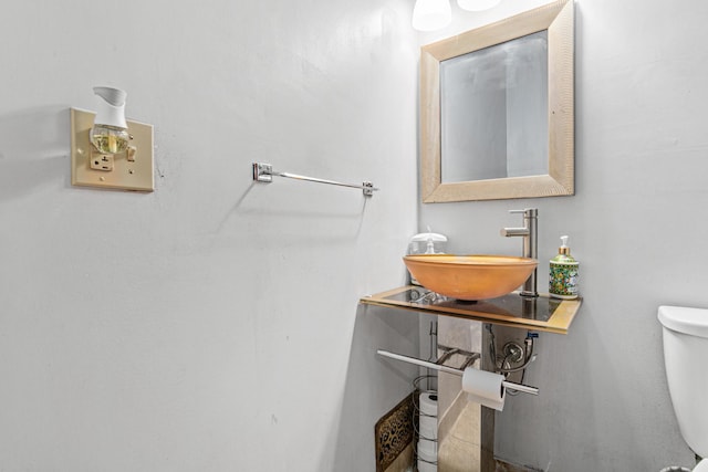 bathroom featuring sink and toilet