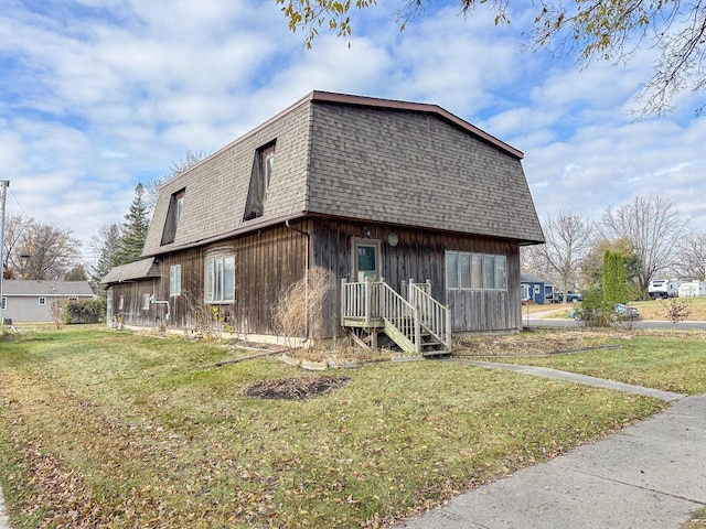 view of front of home with a front lawn