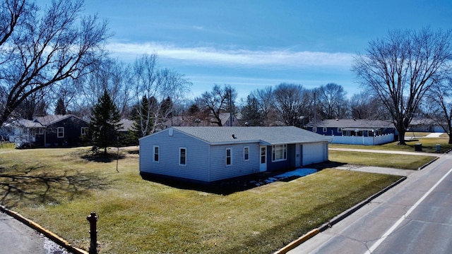 view of front facade featuring a front yard