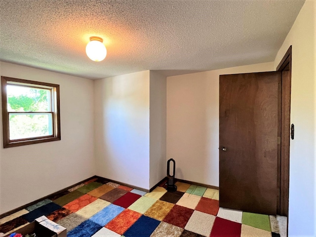 spare room featuring a textured ceiling