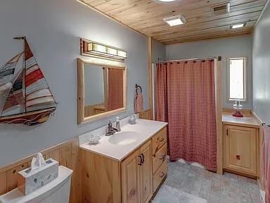 bathroom with vanity, toilet, wood ceiling, and a shower with curtain