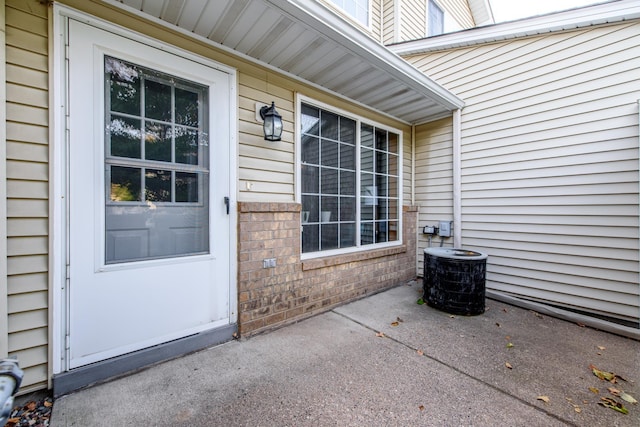 doorway to property featuring a patio