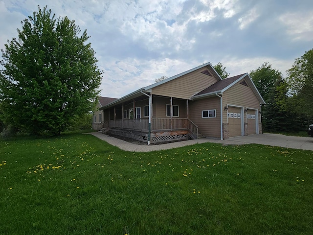 view of front of home featuring a garage, a front lawn, and covered porch