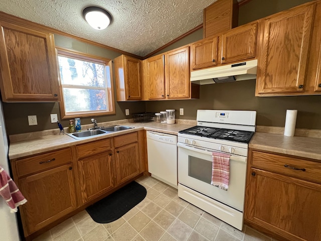 kitchen featuring sink, ornamental molding, a textured ceiling, white appliances, and lofted ceiling