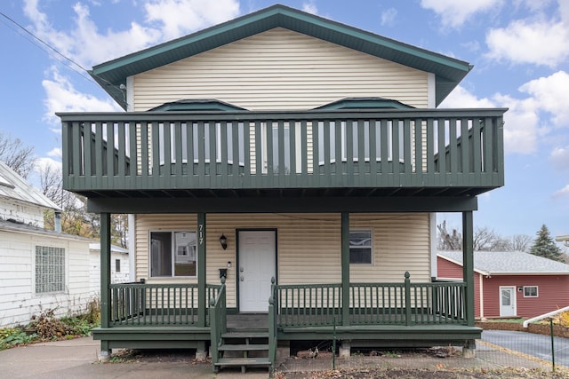 view of front facade featuring a porch and a balcony