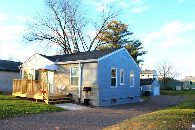 view of front of property featuring an outbuilding and a garage